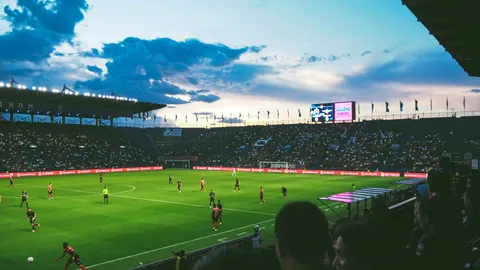 “荣耀梦想：双冠王国米球迷情谊胜过高薪”