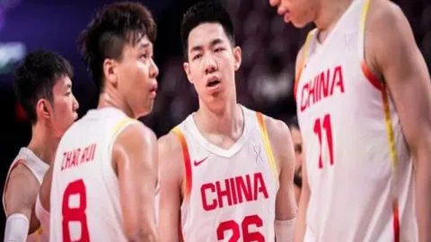 太阳报曝：切尔西队友场边斥责加纳乔对战曼联